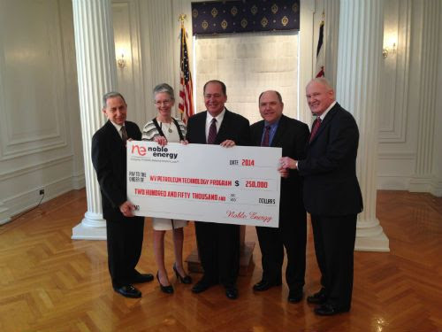 Photo: (L to R) Martin Olshinksy, president W.Va. Northern Community College; Doreen Larson, president, Pierpont Community and Technical College;  Gov. Early Ray Tomblin; Gary Willingham, Senior VP, U.S. Onshore Region, Noble Energy, Inc. and James L. Ski