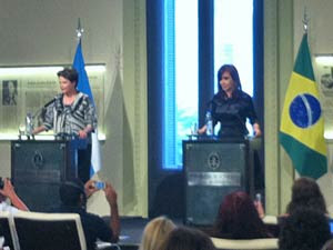 As presidentes Dilma Rousseff e Cristina Kirchener durante declaração conjunta na Argentina