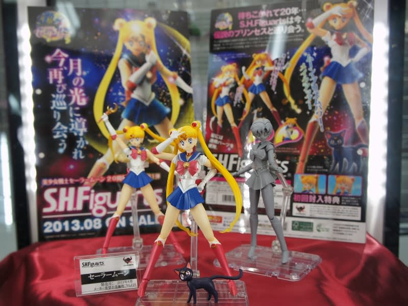 月の光に導かれ S H Figuartsセーラームーン がポンバシにも展示 おまけ的オタク街 アキバやポンバシの情報発信基地