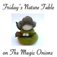 friday nature table Button_FNT