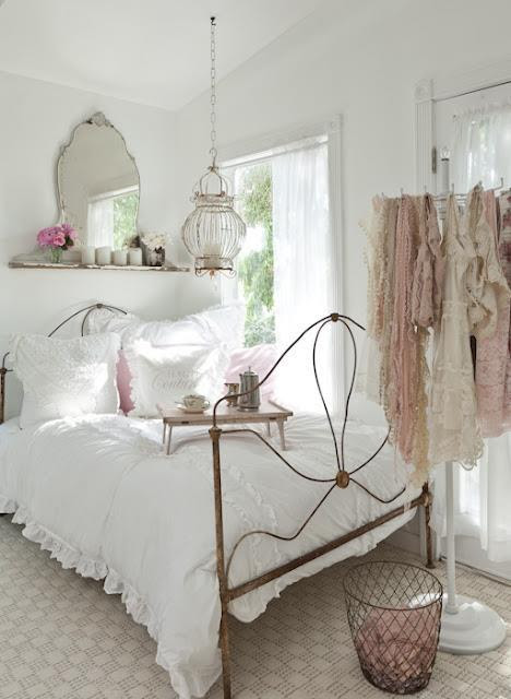 FONTE é http://wwwcutepinkstuffcom.blogspot.com/2012/03/its-here.html