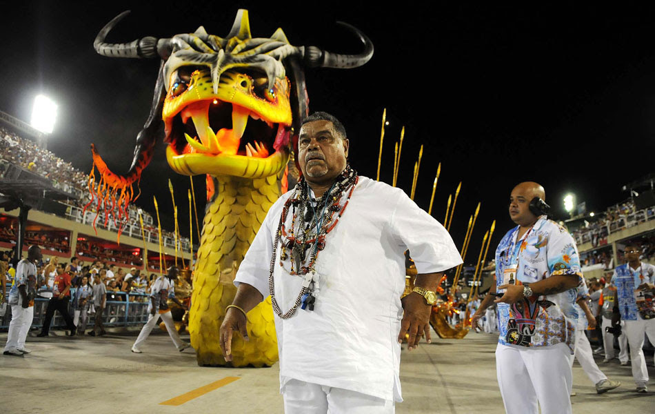 O carnavalesco da escola de Nilópolis Laíla (centro) foi várias vezes para São Luís para ensaiar os 500 maranhenses que formam um dos setores da escola.