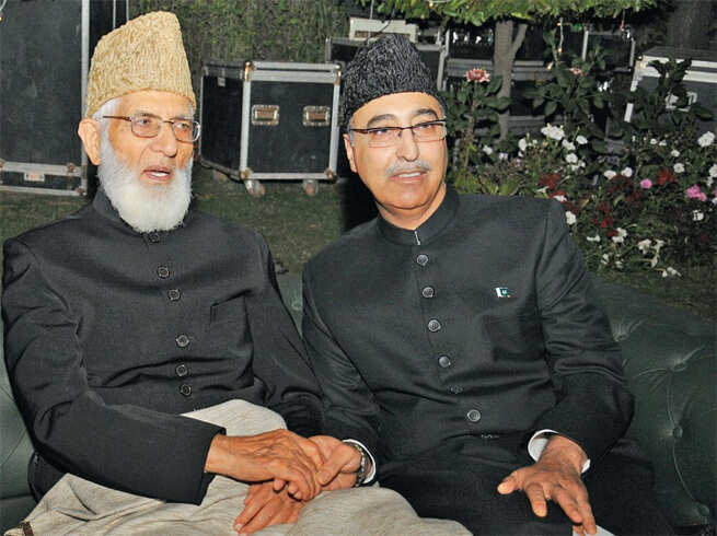 वार्ता किनारे, 'कश्मीरी' गिलानी से पाक का 'रोमांस' फिर शुरू वार्ता किनारे, 'कश्मीरी' गिलानी से पाक का 'रोमांस' फिर शुरू