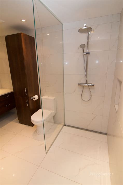Mold and mildew are among the most common problems in household bathrooms and can be a pain to get rid of. Custom linear drain - CÃ©ramiques Hugo Sanchez
