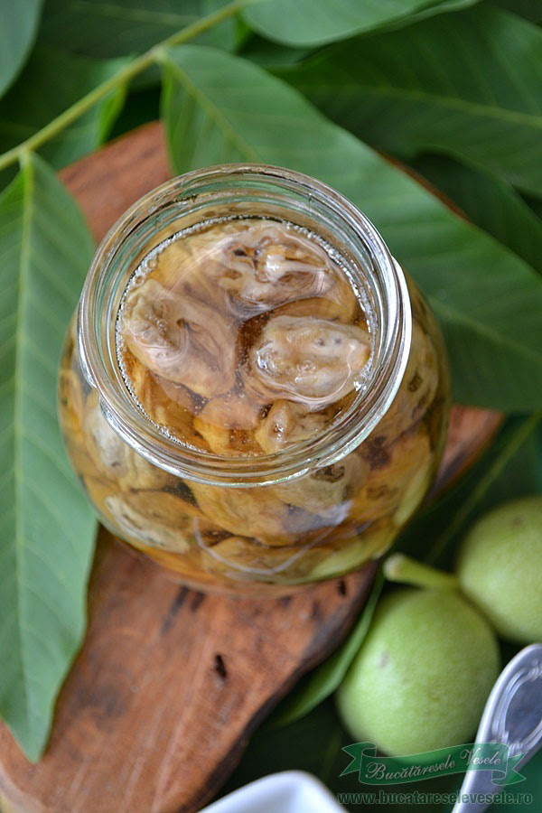 Dulceata De Nuci Verzi Bucataresele Vesele