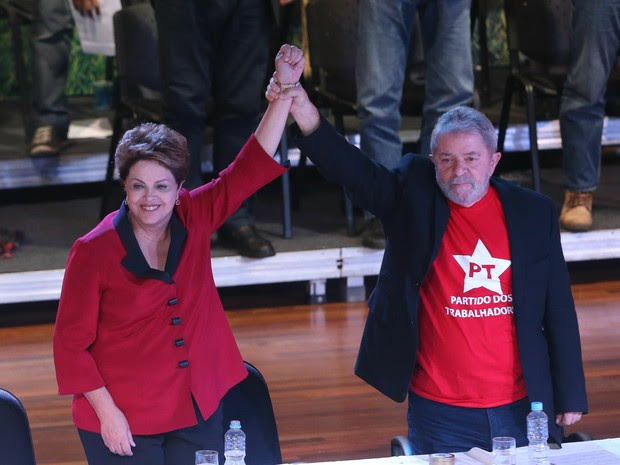 A presidente Dilma Rousseff e o ex-presidente Luiz Inácio Lula da Silva participam do 14º Encontro Nacional do PT, no Centro de Convenções Anhembi, na zona norte de São Paulo, nesta sexta-feira. (Foto: Daniel Teixeira/Estadão Conteúdo)
