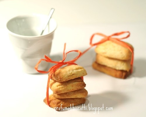 BISCOTTI AL LATTE E CAFFE'