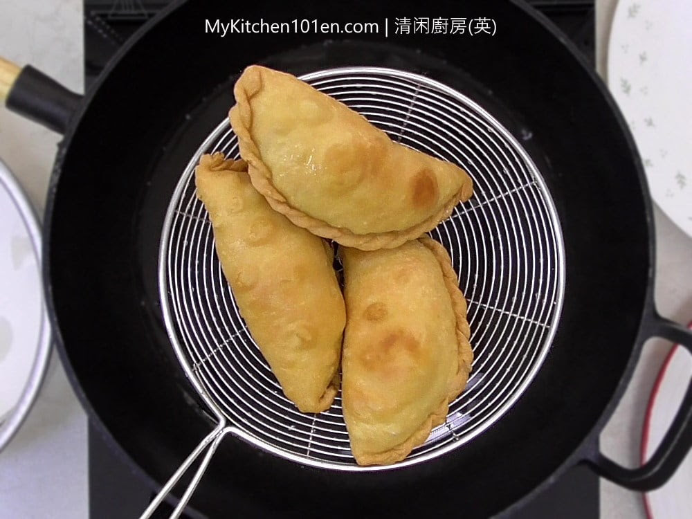 Curry Puff (Karipap) – Crispy Crust with Smooth Filling 