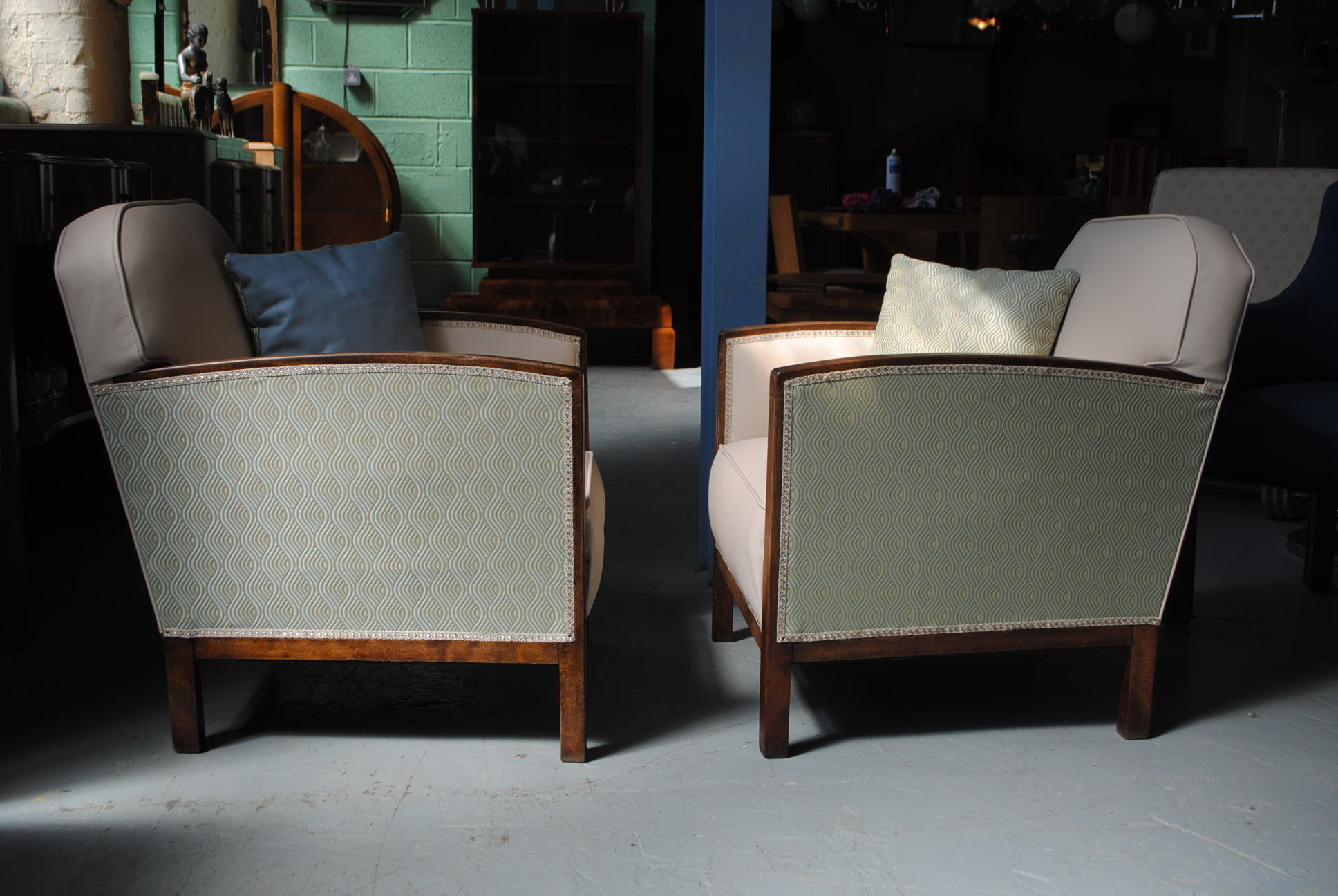 Pair of iArti iDecoi Fireside iChairsi Cloud 9 iArti iDecoi Pair of iArti iDecoi Fireside iChairsi Cloud 9 iArti iDecoi