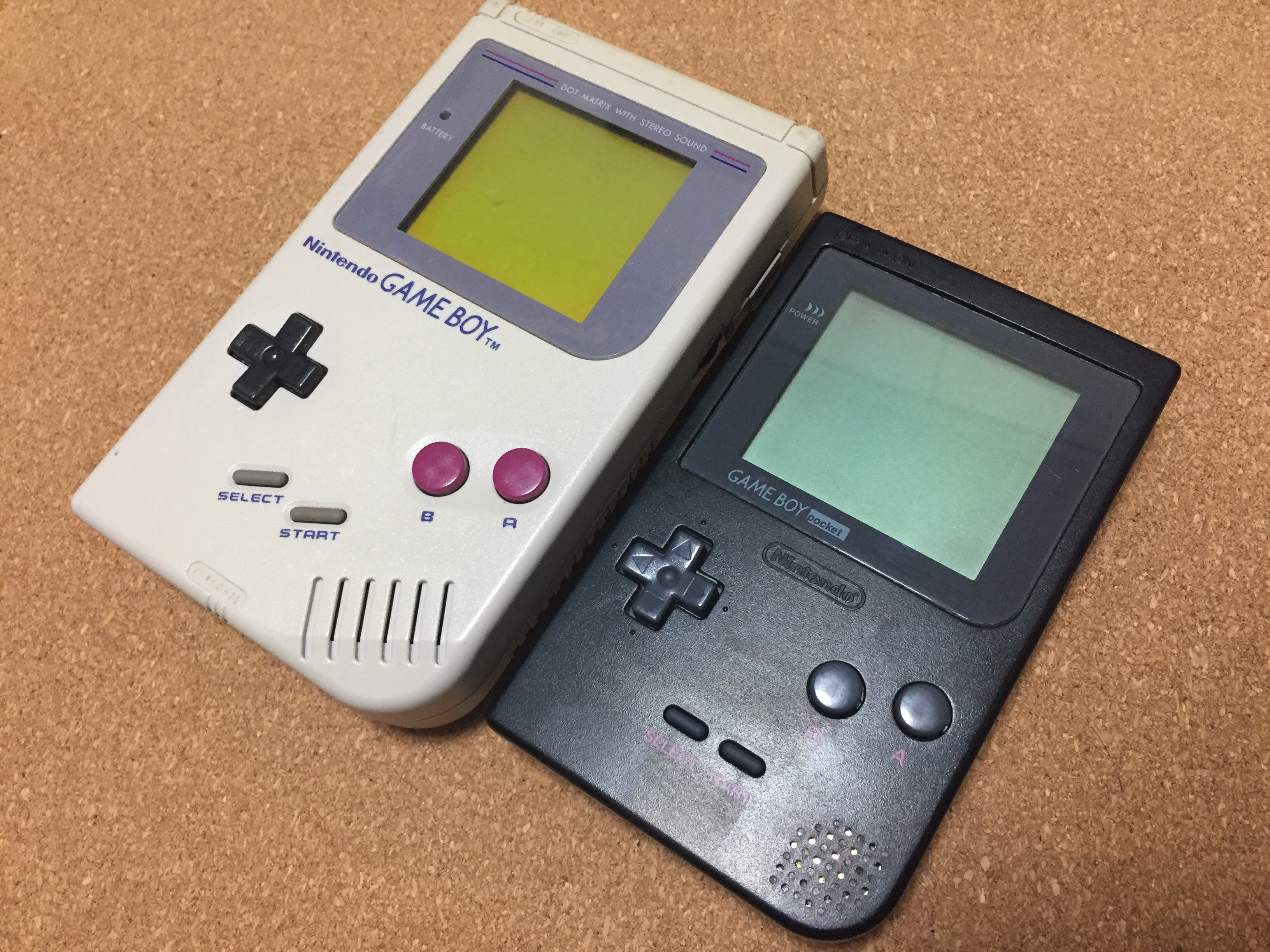 ゲームボーイ本体 初代とポケットの違いは サイズ 重さ 電池寿命など れとろとろ ゲームブログ