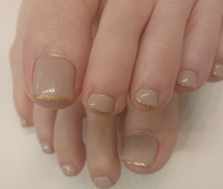 ジェル ネイル ジェルネイル フット フットネイル スカルプ スカルプネイル ロングネイル キラキラ 派手 華やか シンプル オフィス ラメ グラデーション フレンチ 春 夏 秋 冬 ビジュー レース ダルメシアンネイル 阿南 阿南ネイル 阿南市 ネイルサロン 阿南市ネイル