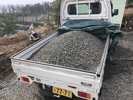 とりあえず週末は伊那暮らし 砂利を軽トラで