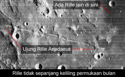 gambar patahan di permukaan bulan - tampak atas