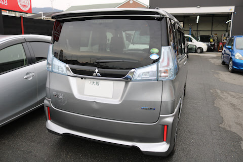 車をバックしててぶつけた こすった ヘコミや傷の修理お任せください デントリペア ウインドリペア専門店 大阪 交野市のデントスマイル 京都 奈良 滋賀 兵庫からでも日帰り修理可能