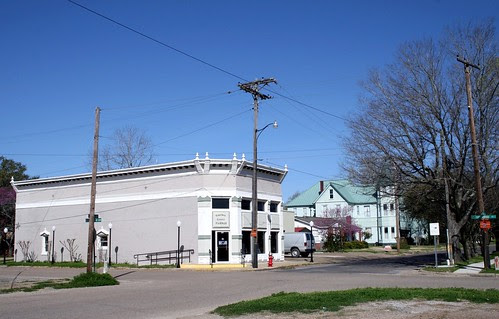 madison county museum with the shapira hotel in bkgd.