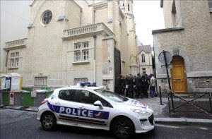 Un hombre se suicida en un colegio de París delante de una decena de niños. EFE