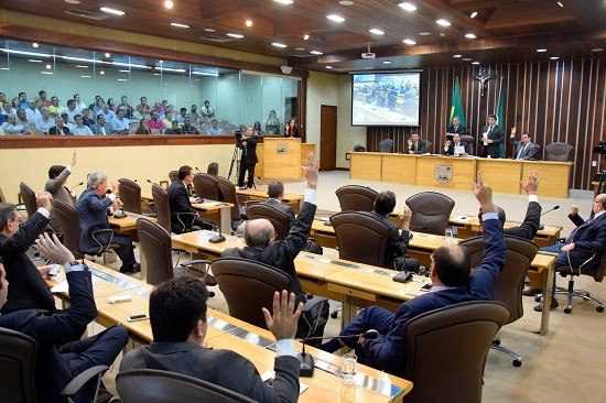 Deputados aprovam projetos em última sessão antes de recesso parlamentar