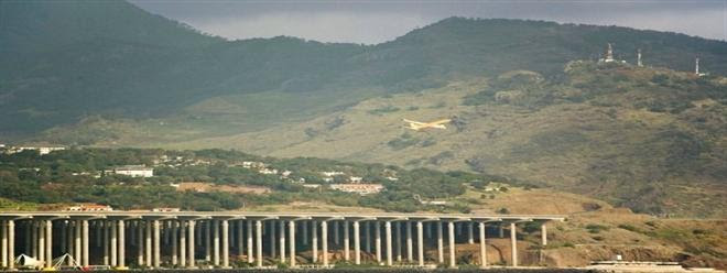 بالصور: قائمة بأخطر مهابط الطائرات في العالم 