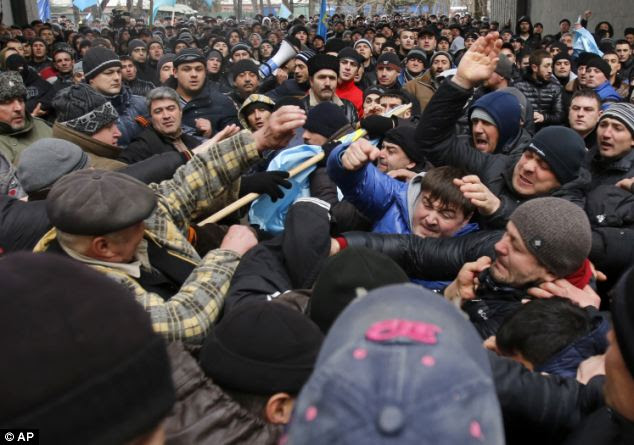 More violence broke out today between pro-Russian demonstrators and supporters of the new government in the eastern peninsula of Crimea