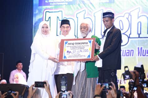 warga pandeglang padati alun alun ikuti tablig akbar