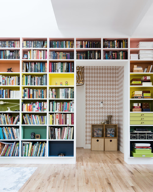まるで図書館 壁に本棚を設置したリビングインテリア実例30選