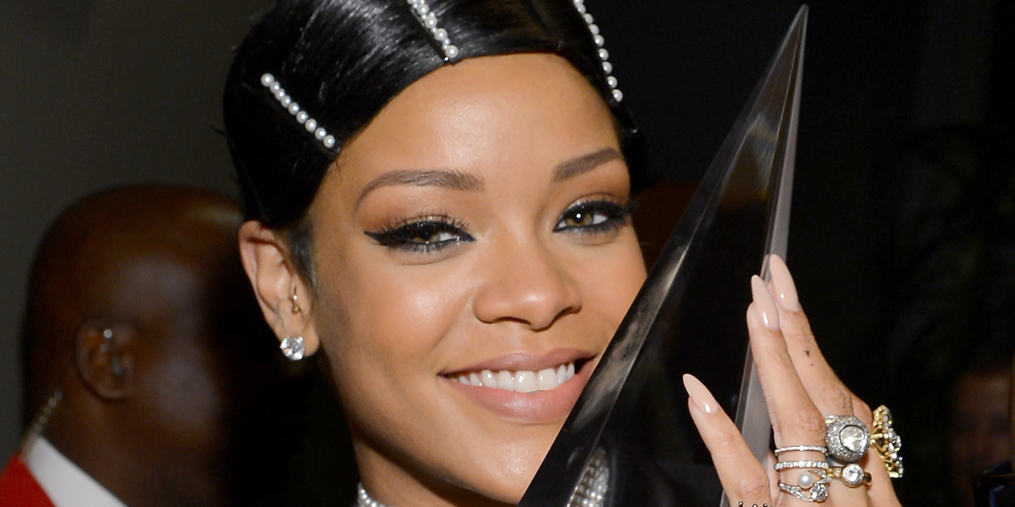 Rihanna's Hair At The AMA Is Actually NOT A Real Hairstyle ...