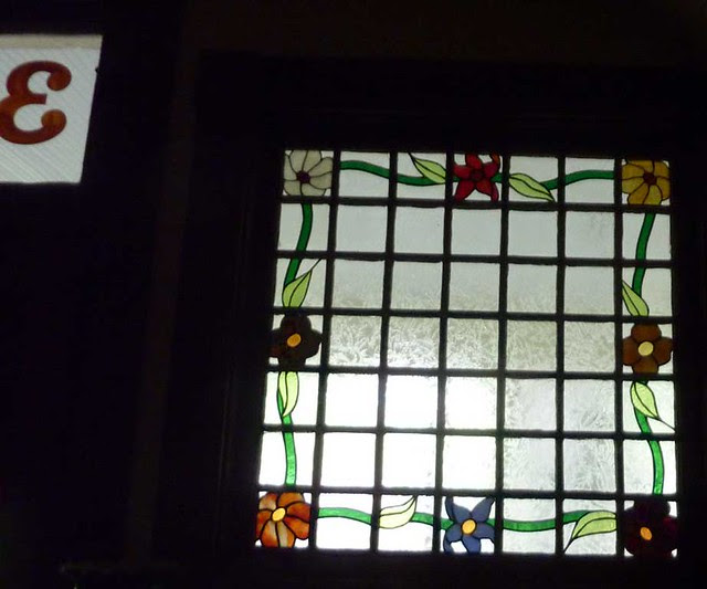 P1090894-2011-04-15-Hapeville-S-Funton-Ave-Stained-Glass
