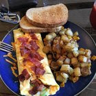 [Homemade] Applewood smoked bacon, avocado, and havarti omelette with bell pepper hash browns