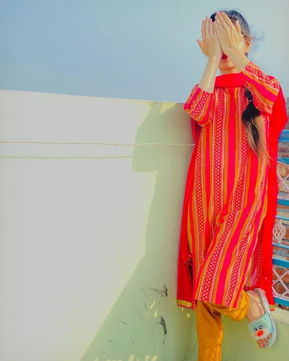 100+ Hide Face Girl DP for Instagram Profile 