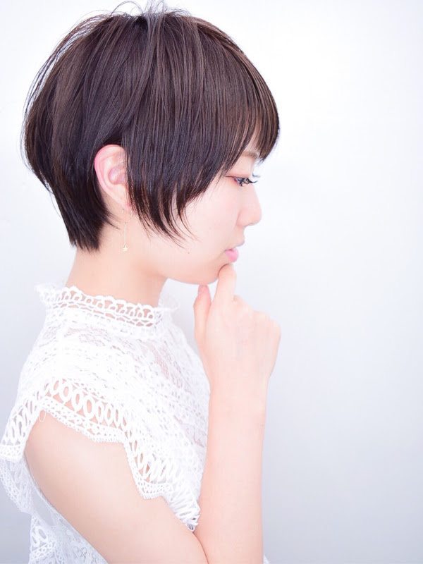 秋冬人気の髪型 大人かわいい小顔耳かけラウンドショート ヘアスタイル 美容院 美容室 モリオフロムロンドン 原宿本店 大宮 池袋 成増