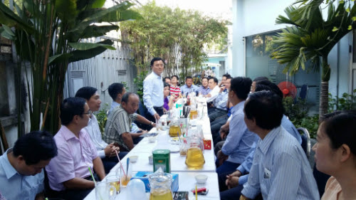 tu-lenh-giao-thong-tp-hcm-ra-quan-ca-phe-ban-chuyen-ket-xe-ngap