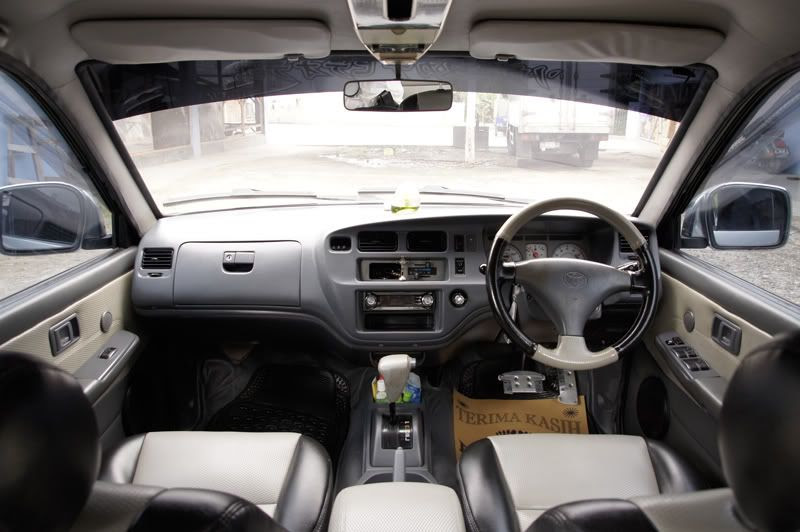 Toyota Kijang LGX 2.0 EFI Thn 2002 Akhir (matic)