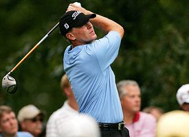 Steve Stricker: Firm Wrists Throughout Golf Swing - Golf Info Guide