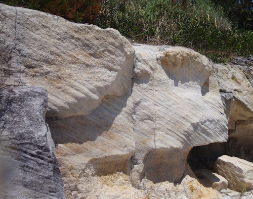Bedding with crossbedding through it