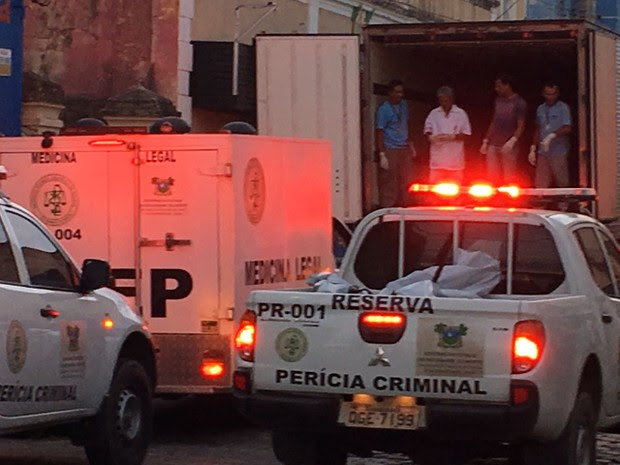Corpos foram levados para o  Instituto de Técnico-Científico de Polícia (Itep) (Foto: Emmily Virgílio/Inter TV Cabugi )