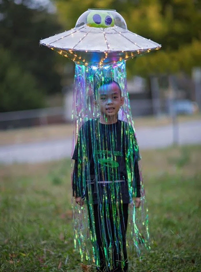 40 Creative Halloween Costumes That Will Blow You Away  DeMilked