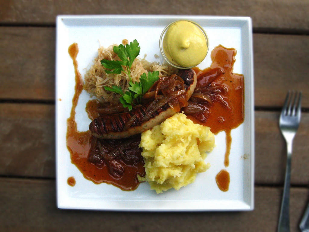 Die Thüringer Bratwurst - a 600-year-old classic. The recipe, as already enjoyed by Goethe, is 600 years old. But aside from pork, marjoram, caraway, and garlic, the full recipe remains a closely guarded secret among the 3,000 butcher of the region. All we know is that the sausage has to be cooked over hot charcoal and weigh around 150 g. Thuringia’s ultimate fast food should be accompanied by authentic Thuringian mustard. At Germany’s first bratwurst museum in Arnstadt, the earliest known documentation of it dates from 1404.