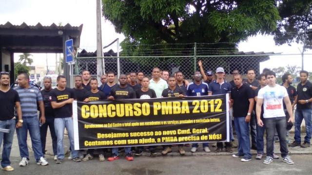 Aprovados em concurso da PM entregam carta ao governador 