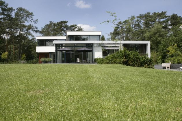House in Bosch en Duin by Maas Architects