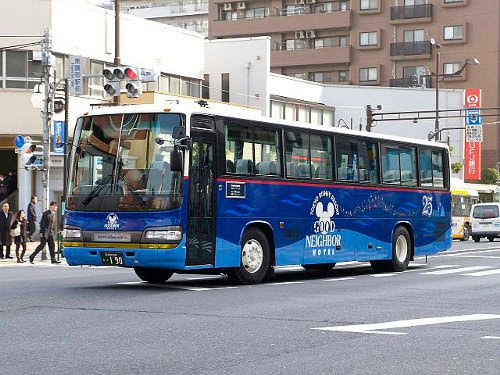 浦安以外の場所でディズニーのシャトルバスを見かける理由とは ディズニー裏話 雑学 トリビアが2 000話以上 ディズニーブログ じゃみログ