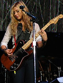 ALYSON MICHALKA : BEAUTIFUL GIRL BECOMES STAR