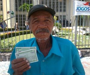 Desde os 18 anos o senhor José Smith, de 66 anos, não perdeu uma eleição (Foto: Marina Fontenele/G1 SE)