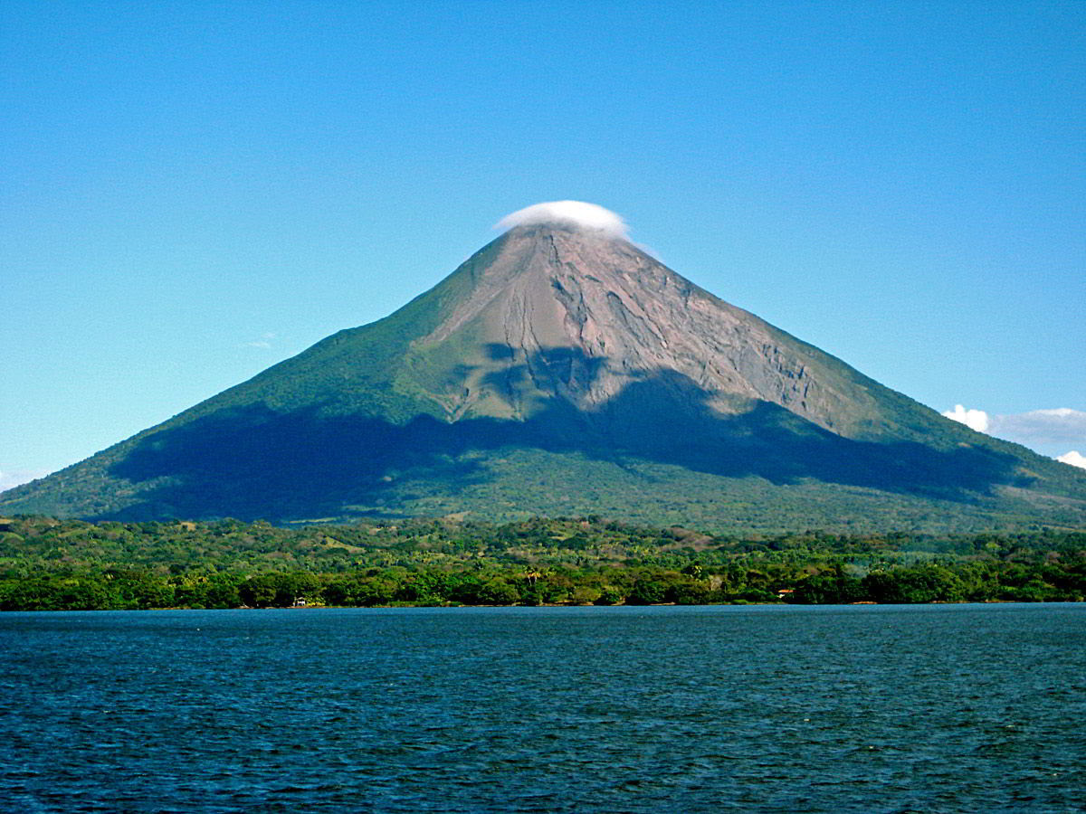 ALERTA EN NICARAGUA: EL VOLCAN MOMOTOMBO REGISTRA FUERTES EXPLOSIONES