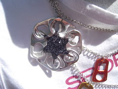 Aluminium Flower Necklace (Orquidea) Tags: artesanato craft recycling reciclagem pulltabs anilhas lacres poptabs takenbyorquideapires handmadebyorquideapires criatividadeemmovimento
