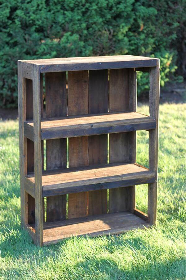 DIY Wood Pallet Bookshelf Tutorial 99 Pallets
