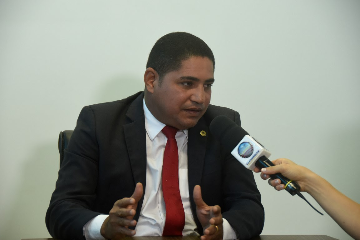 Zé Inácio destaca lei de sua autoria que  estabelece feriado no Estado em 20 de novembro