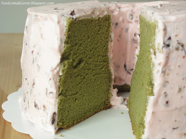 Green Tea chiffon cake with red bean cream