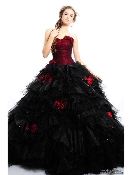 Pop Alternative Dresses: Gothic Inspiration on Your Wedding Gown