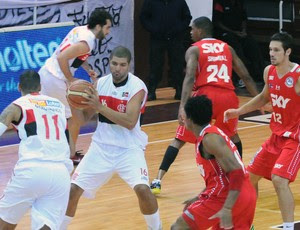 basquete Flamengo x Pinheiros (Foto: Marcelo Figueras / FIBA)