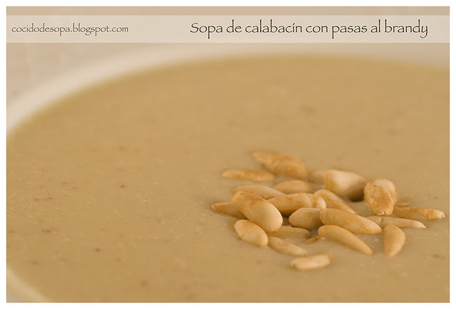 Sopa calabacín pasas